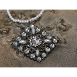 Diamond-shaped pendant with crystals and beads