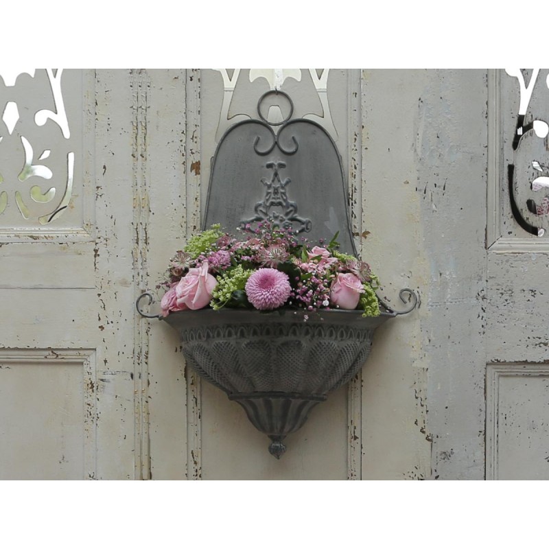 Jardinière murale vieillie gris antique pour une déco dans un esprit cosy  et vintage