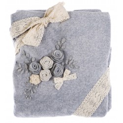 Plaid à fleurs grises 140 x 170 en boite cadeau